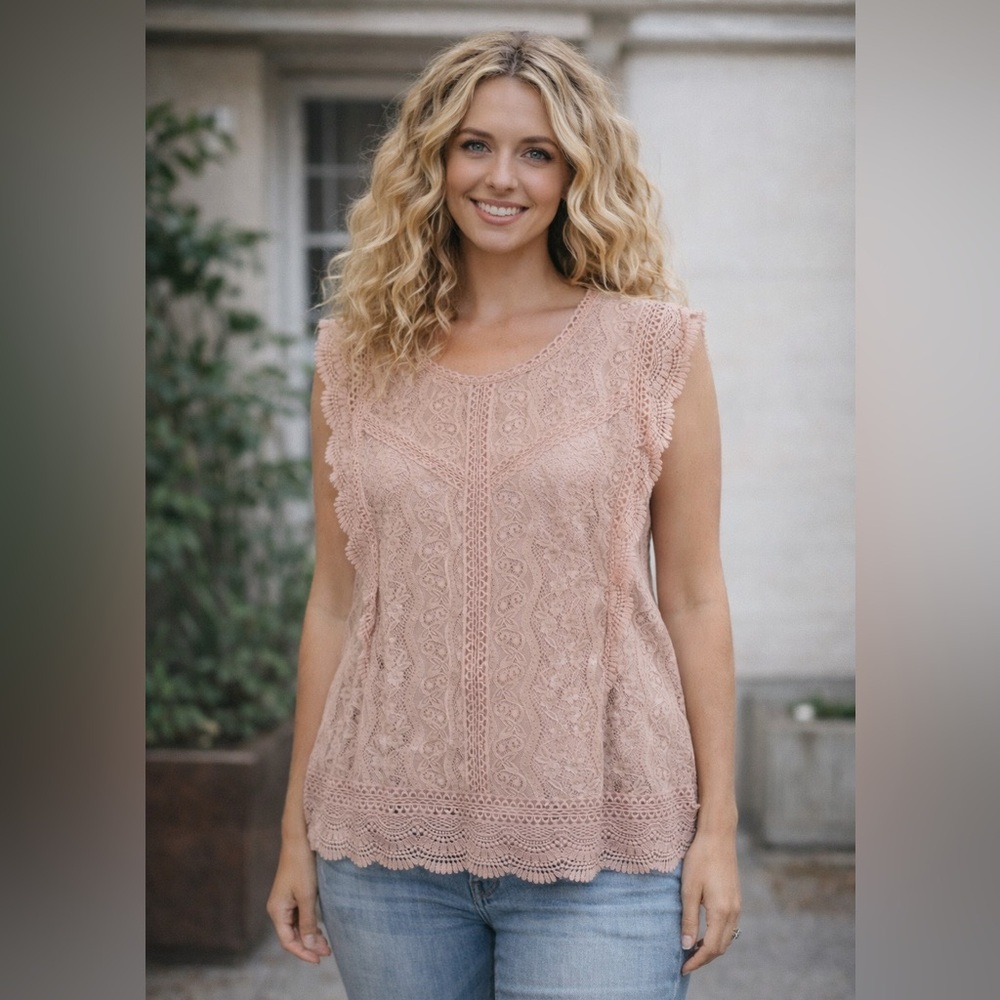 Adrianna Papell Women’s Cap Sleeve Lace Lined Top